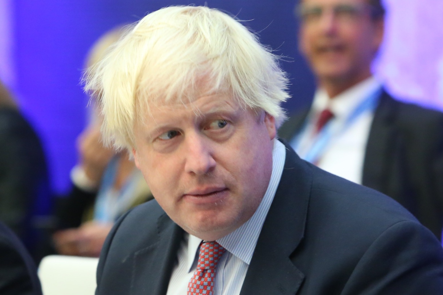 Boris Johnson calls on PM to scrap her Brexit plan 